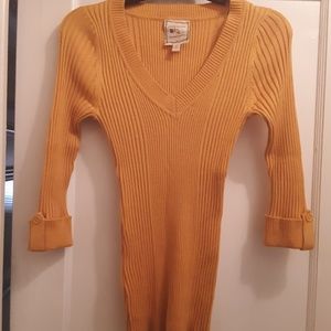 Nice Yellowish/Orange Sweater